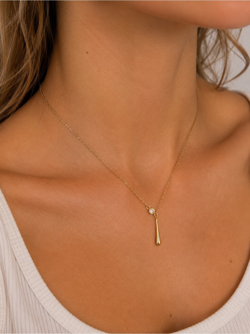 Gold Teardrop Pendant Necklace with Clear Stone